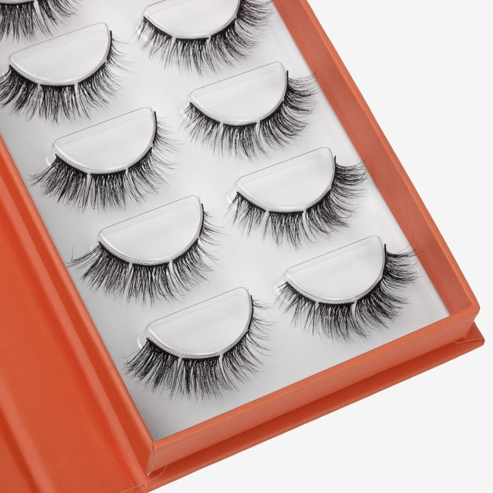 IN LOVE DIY Lashes Cat Eye Wimpernsegmente im Tray von LASH CLUB